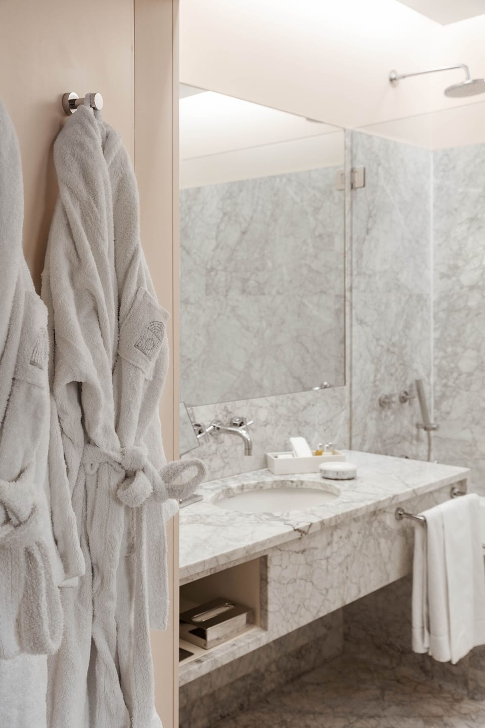 Terrace Suite | Bathroom | Combined shower/tub, free toiletries, hair dryer, bathrobes