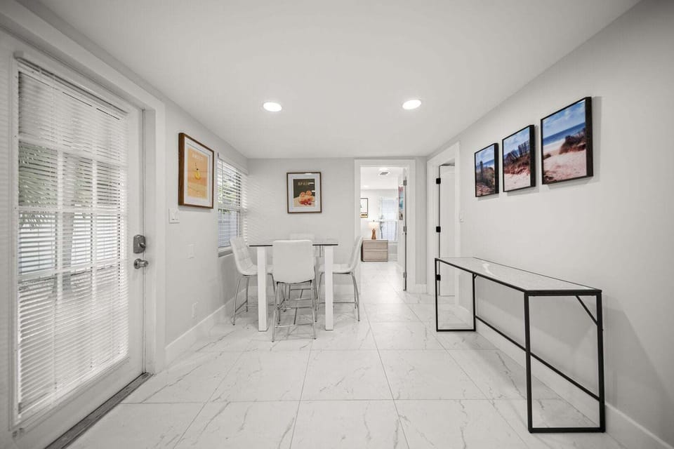 Dining area with seating for 4