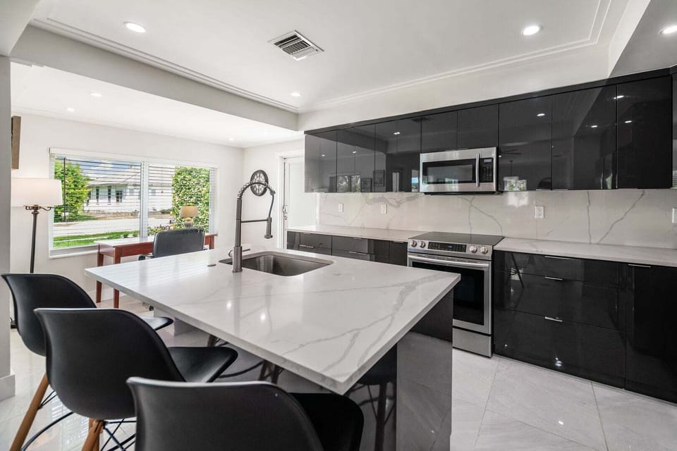 Modern, upscale kitche, recently renovated