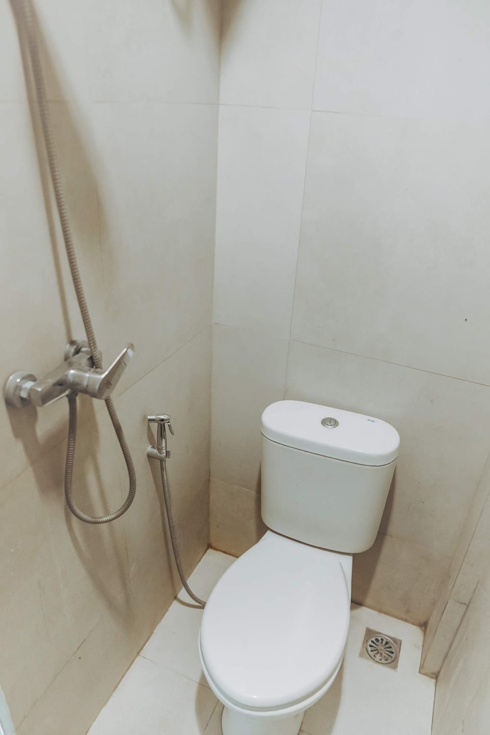 Premium Room, 1 Queen Bed | Bathroom | Shower, free toiletries, towels