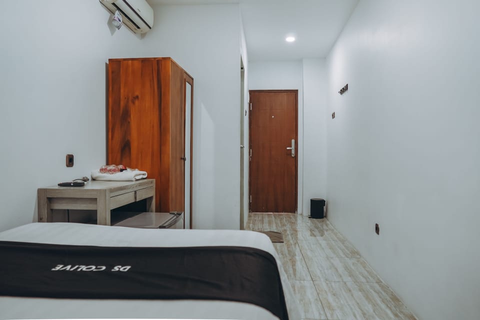Premium Room, 1 Queen Bed | Desk, free WiFi, bed sheets
