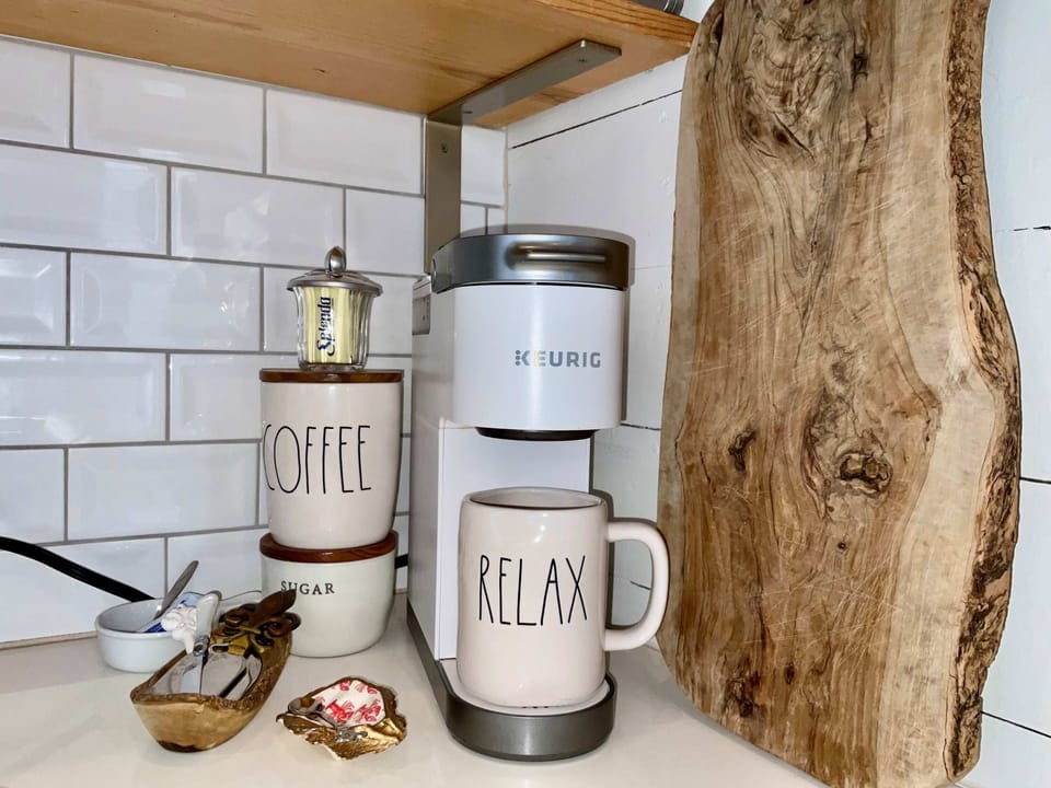 House, 2 Queen Beds, Garden View (Krewe Cottage) | Coffee and/or coffee maker