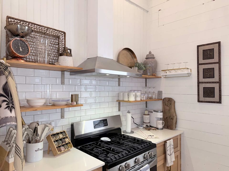 House, 2 Queen Beds, Garden View (Krewe Cottage) | Private kitchen