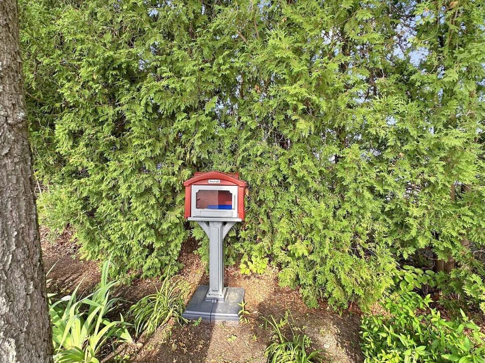 Guests are required by the town of Wells to complete the sign in sheet located in the mailbox.
