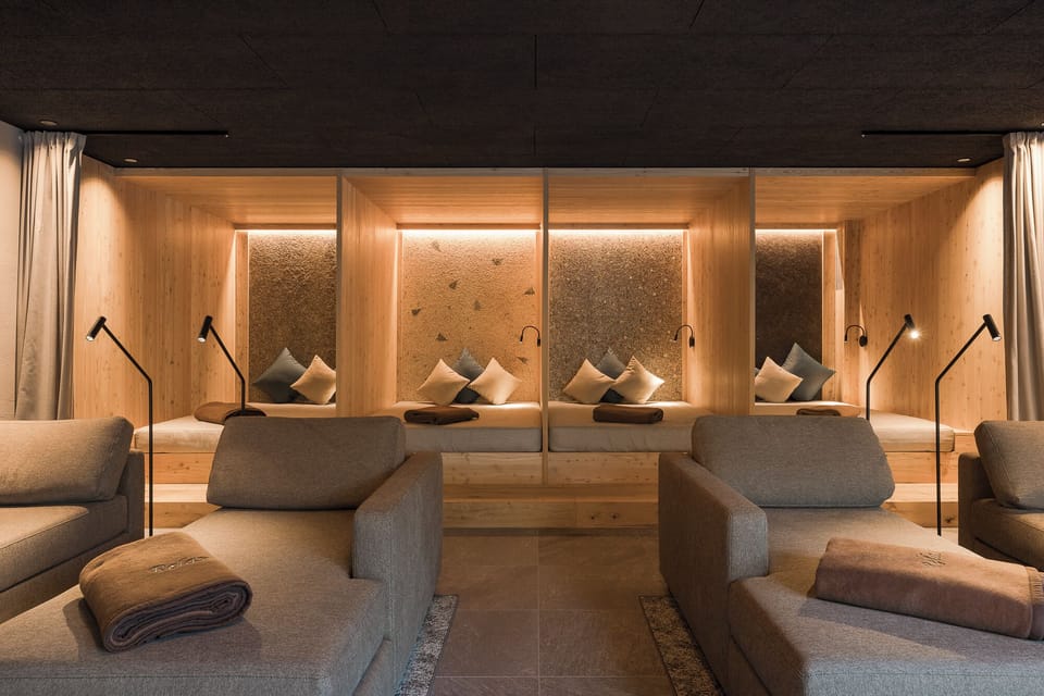 Sauna, hot tub, steam room, body treatments, aromatherapy, body wraps
