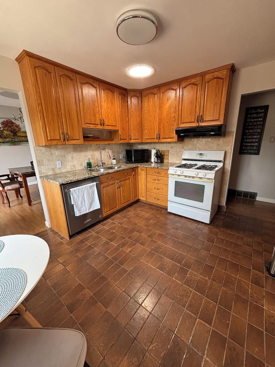 Full kitchen. Dishwasher is new. 