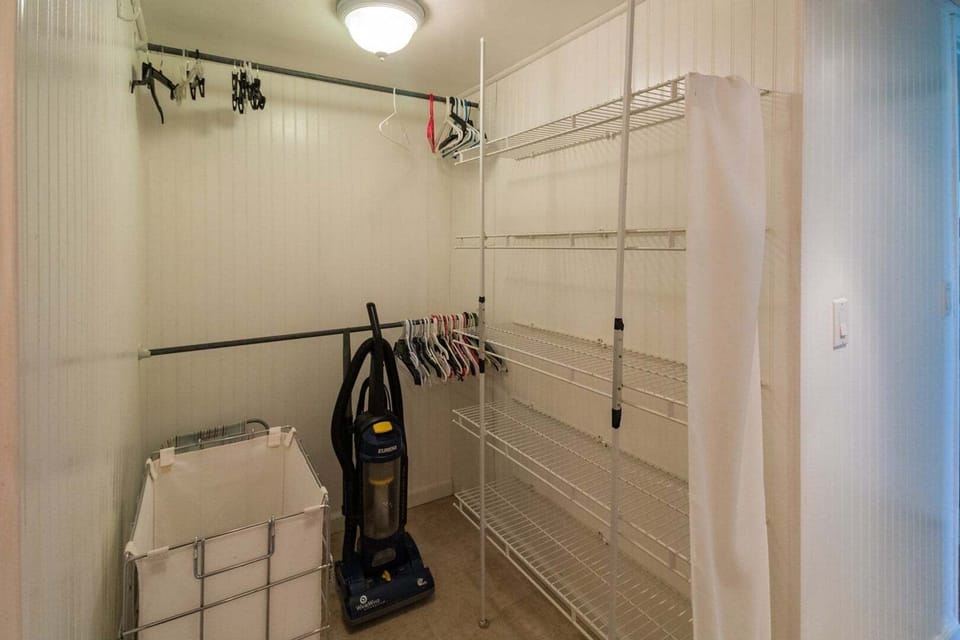 St. Augustine Rentals Master Ensuite Bath Closet