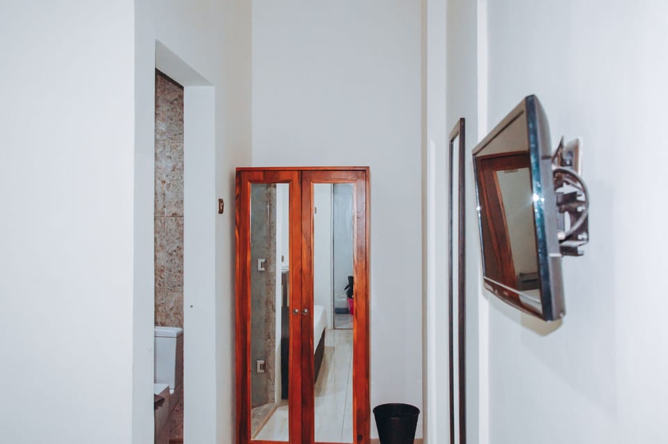 Premium Room, 1 Queen Bed | Desk, soundproofing, free WiFi, bed sheets