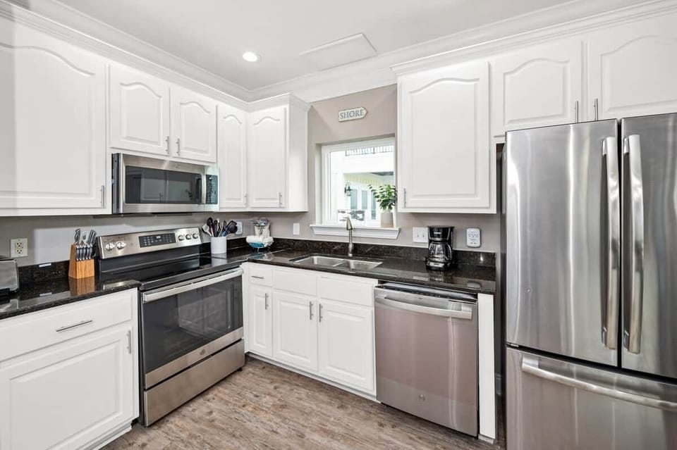 New Stainless Steel appliances.  The kitchen has a walk in pantry as well.  However, about 2-3 people is all that is comfortable though for being in the kitchen at one time.  