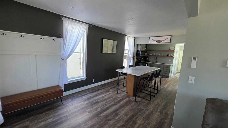 Kitchen/Island