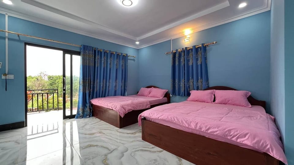 Family Room, Garden View | Desk, WiFi (free)