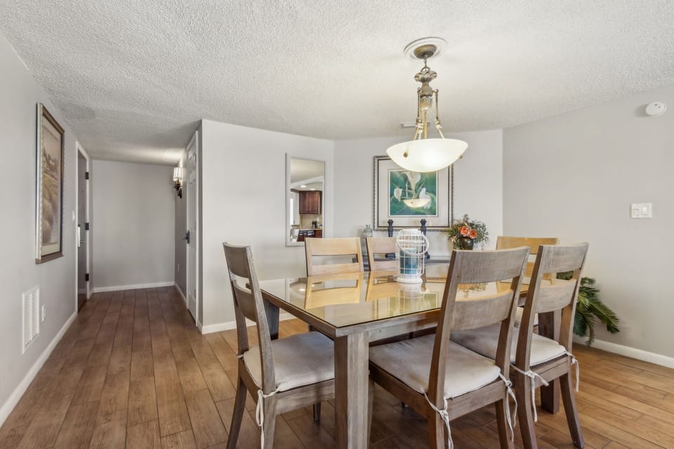 Sunny Dining Area with Seating for 6