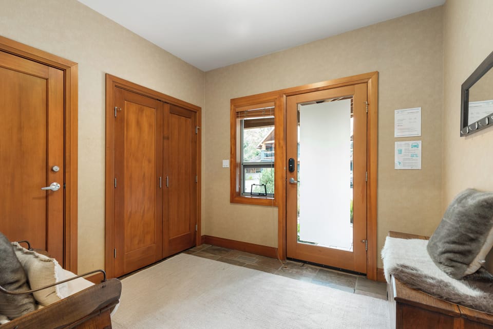 Main Floor - Entryway
