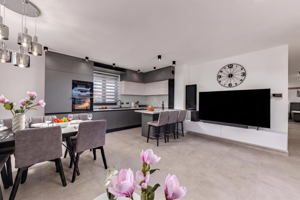 Kitchen and dining area