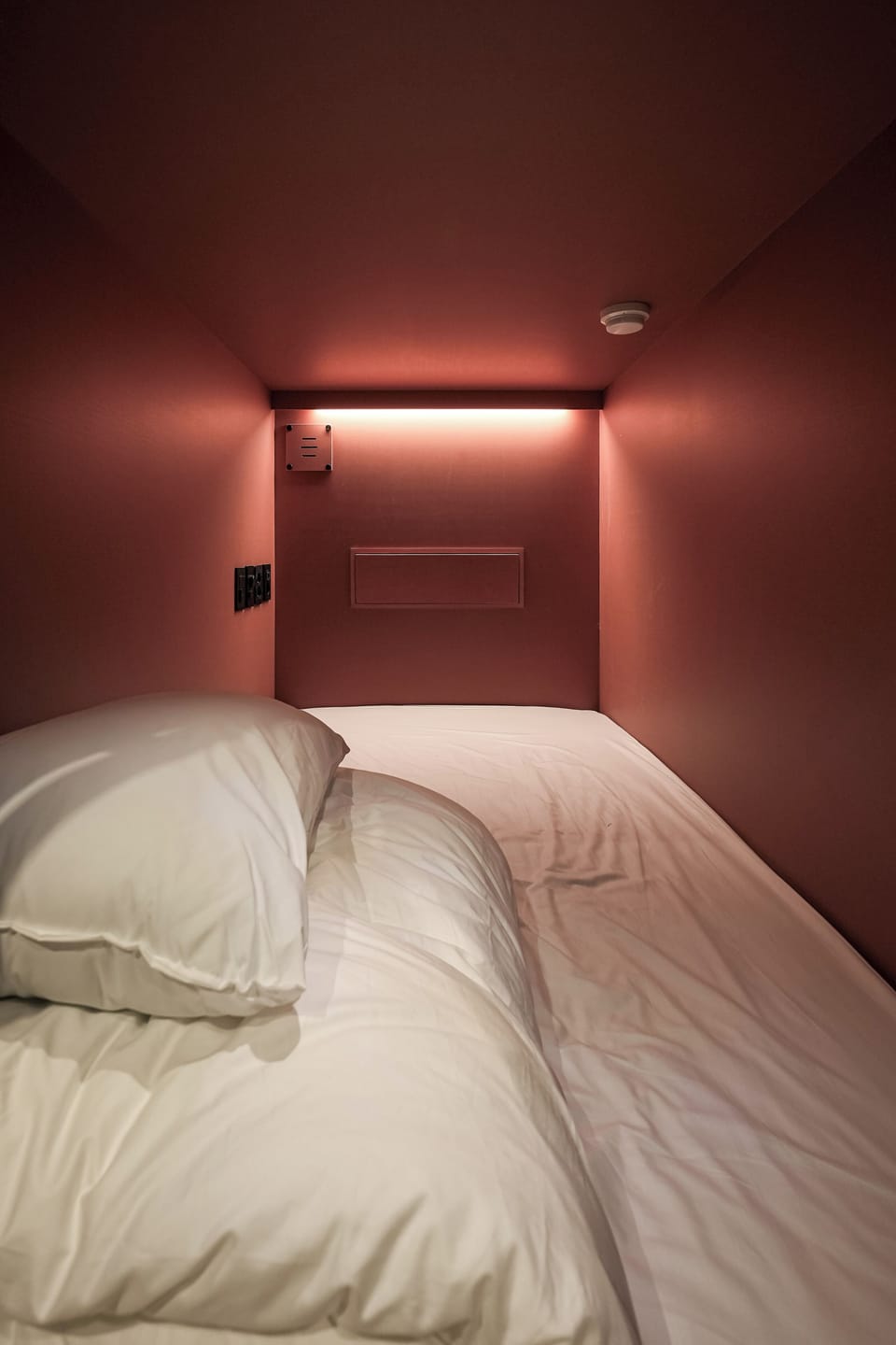 Men only (Capsule - Top) | WiFi (free), bed sheets