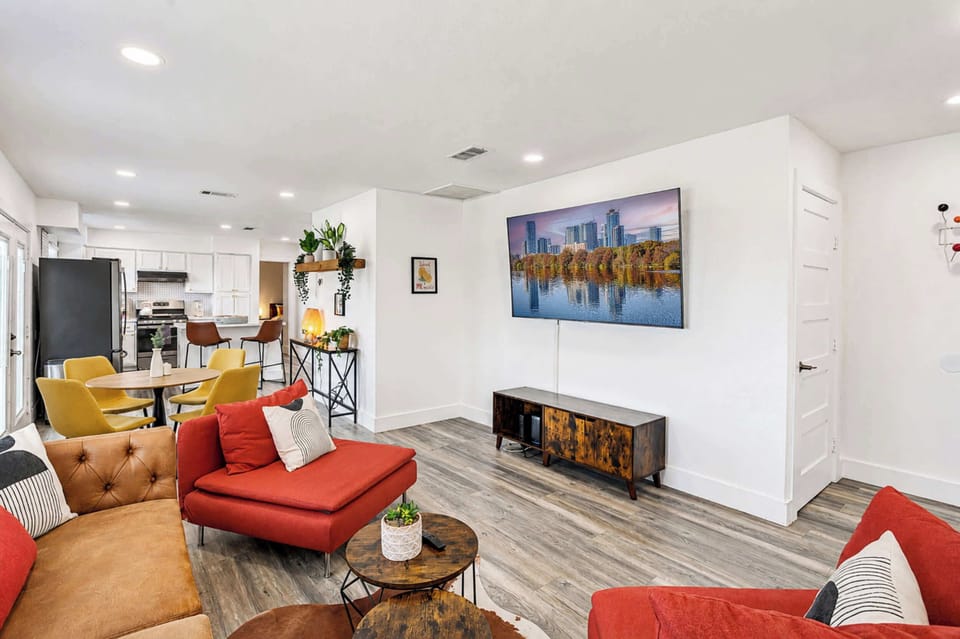 Living room w/ smart TV & backyard access