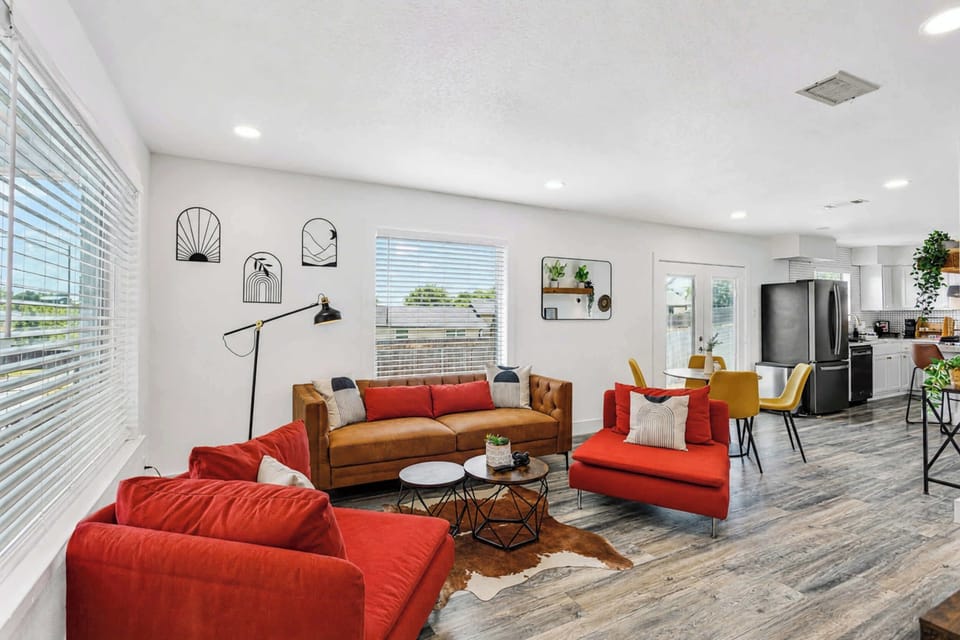 Living room w/ smart TV & backyard access