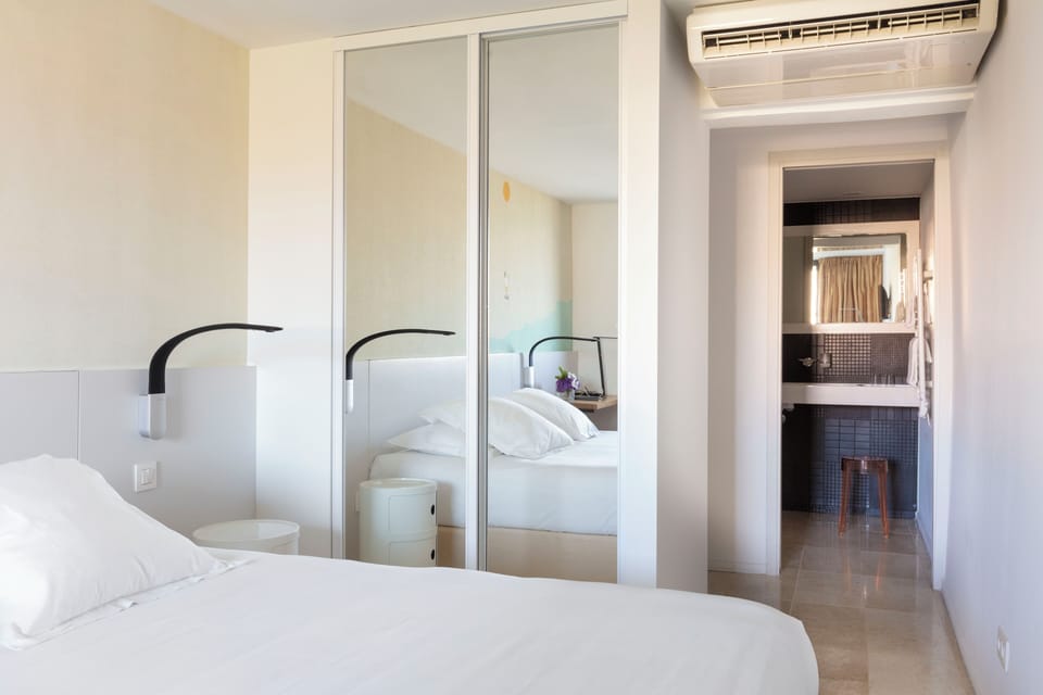 Superior Double Room, Sea View | Hypo-allergenic bedding, in-room safe, desk, soundproofing