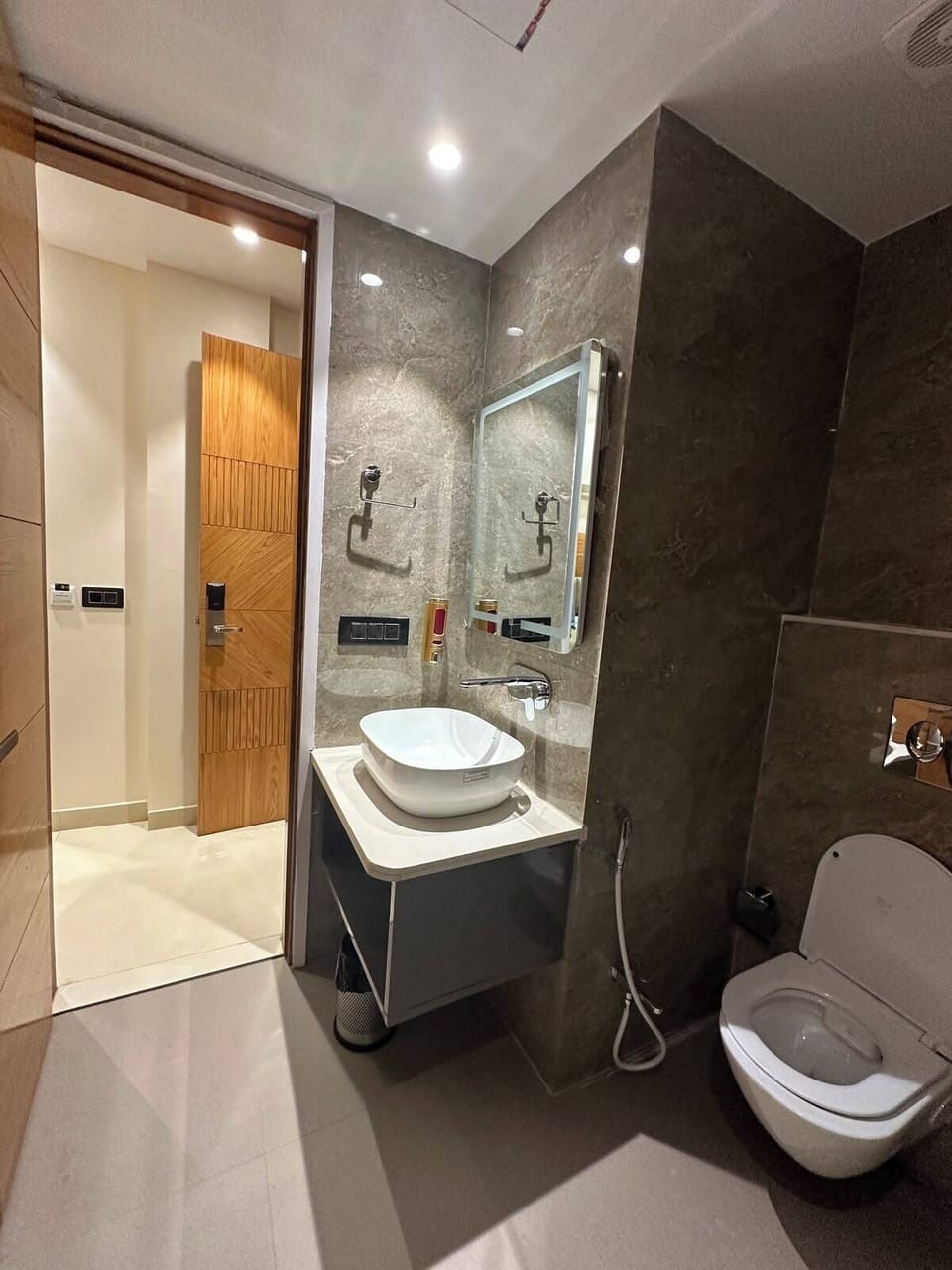 Shower, free toiletries, towels, toilet paper