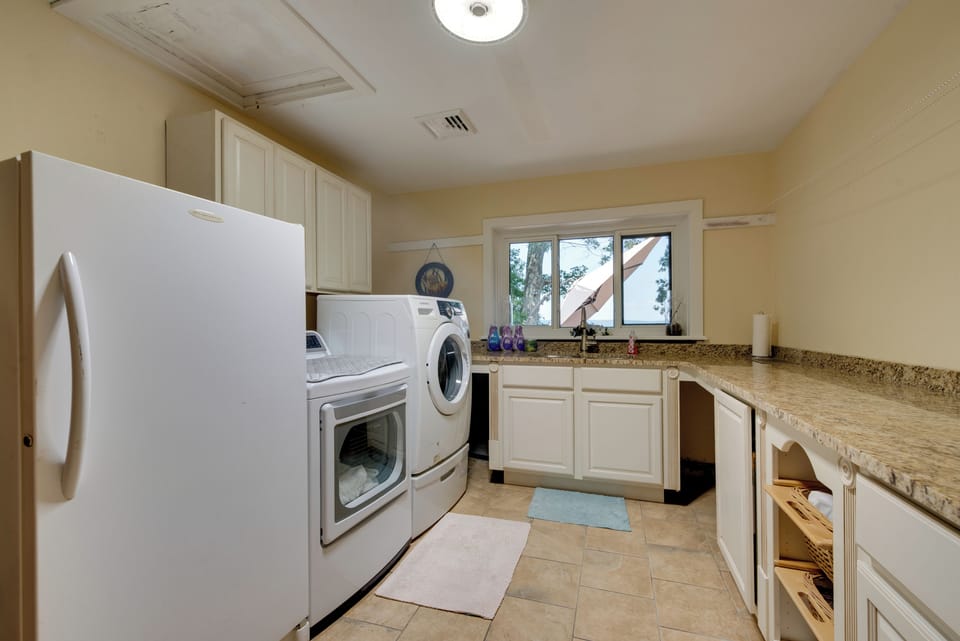 Laundry Room | Main Level