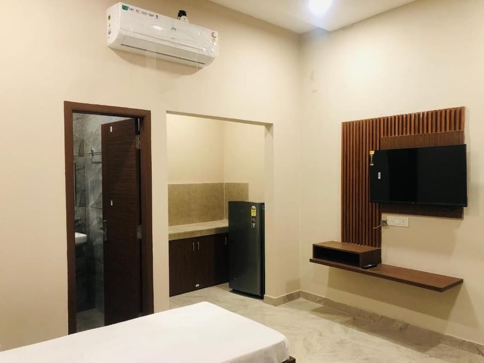 Twin Room | Desk, laptop workspace, soundproofing, WiFi (free)