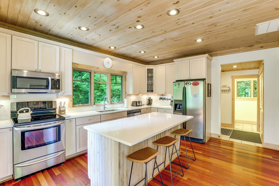 Kitchen | Breakfast Bar