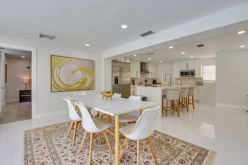 Kitchen & Dining Area