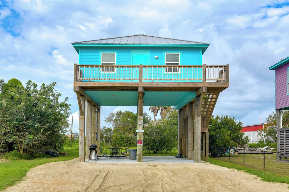 Property Exterior | Covered Patio | Gas Grill