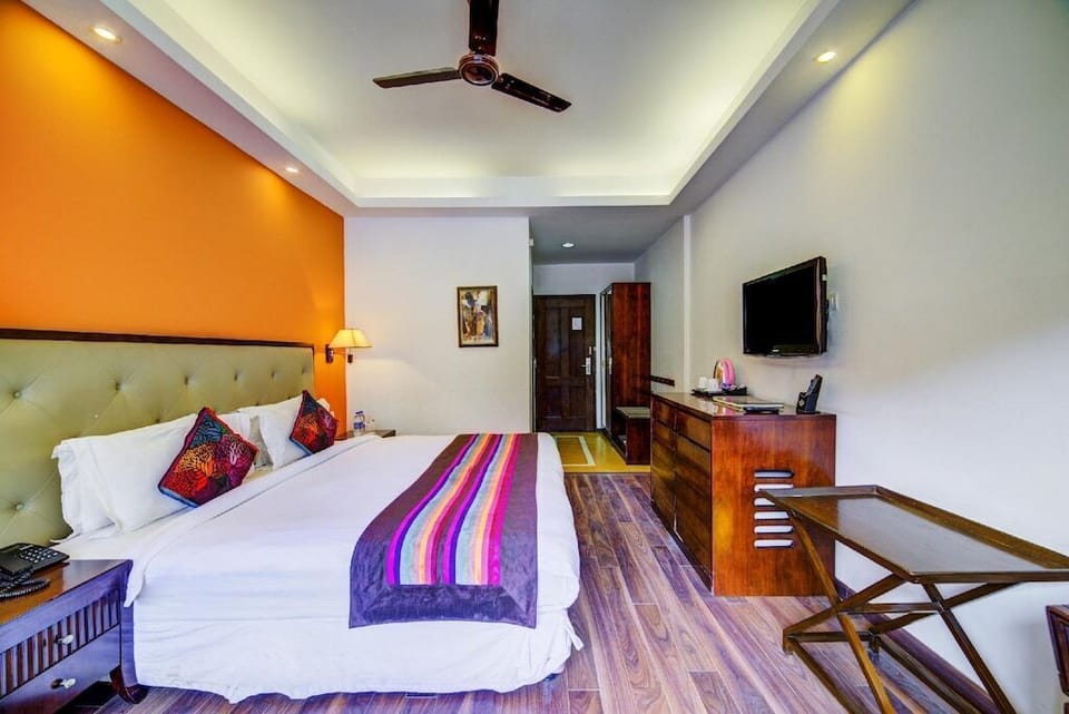 Deluxe Double or Twin Room | In-room safe, desk, soundproofing, iron/ironing board (on request)