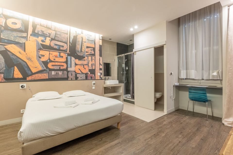 Comfort Room | Desk, iron/ironing board, free WiFi, bed sheets
