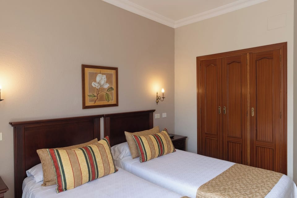 Double Room | WiFi (free), bed sheets