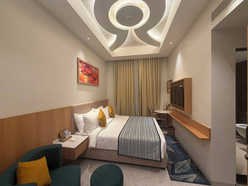 Standard Double Room | Egyptian cotton sheets, premium bedding, in-room safe, desk