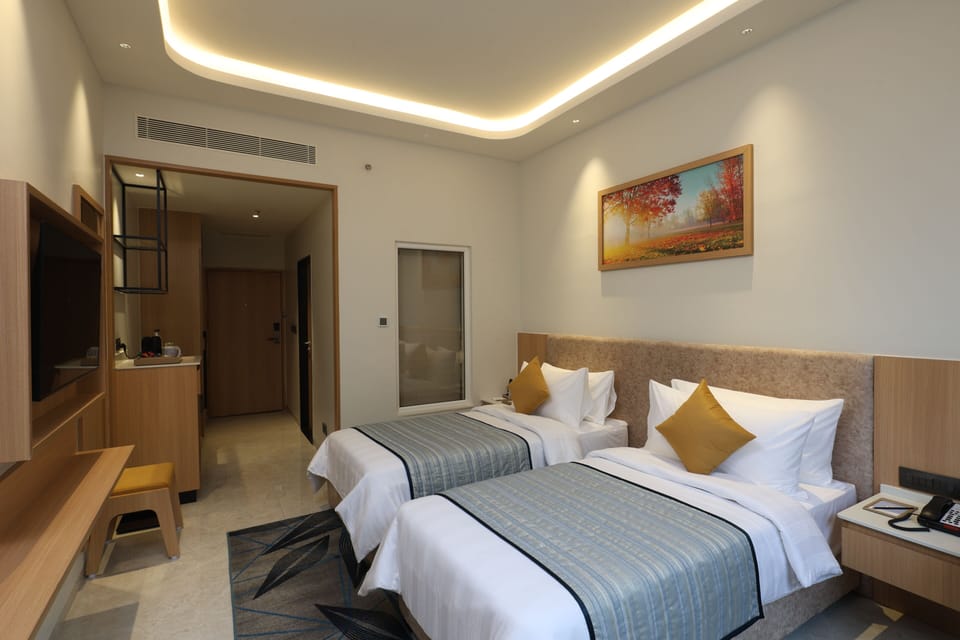 Executive Double Room, City View | Egyptian cotton sheets, premium bedding, in-room safe, desk