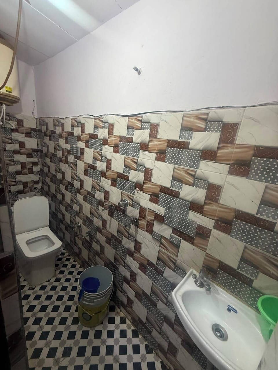 Comfort Single Room | Bathroom | Shower, free toiletries