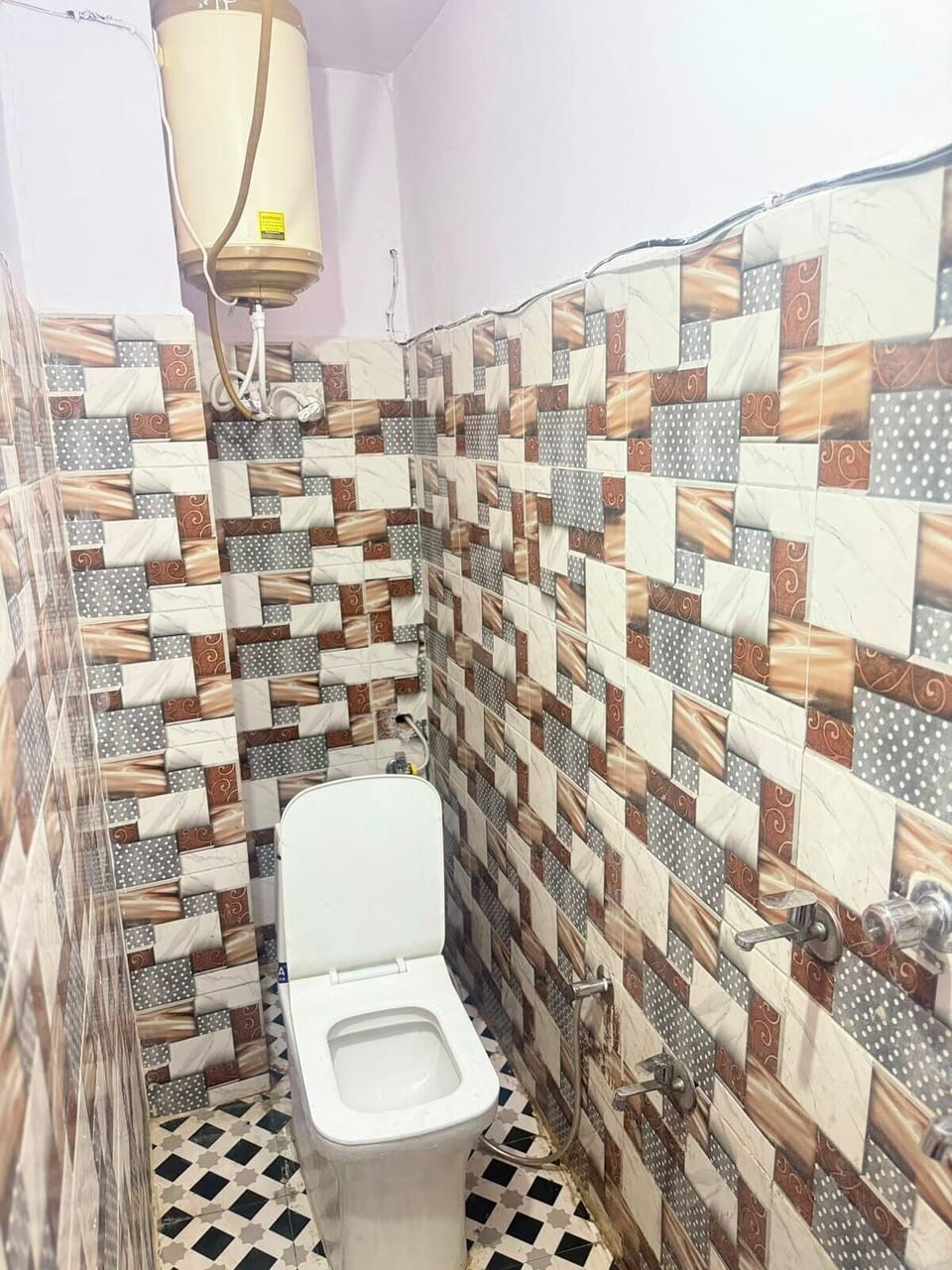 Comfort Single Room | Bathroom | Shower, free toiletries