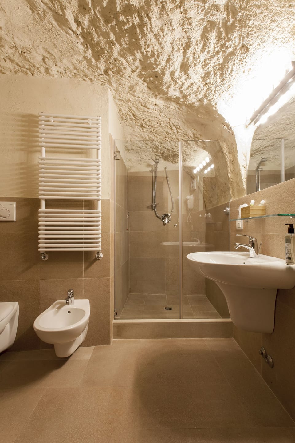 Superior Double Room | Bathroom | Hair dryer, towels, soap, shampoo