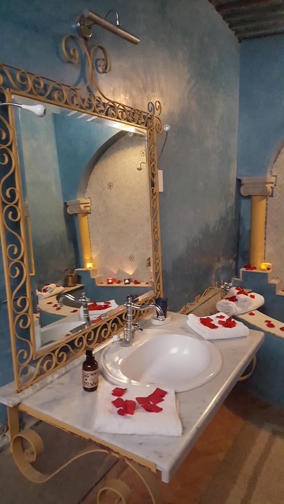 Deep soaking tub, free toiletries, hair dryer, bidet