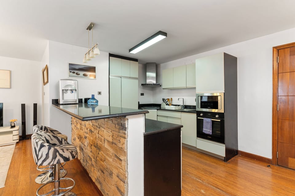 Full-size fridge, microwave, stovetop, cookware/dishes/utensils