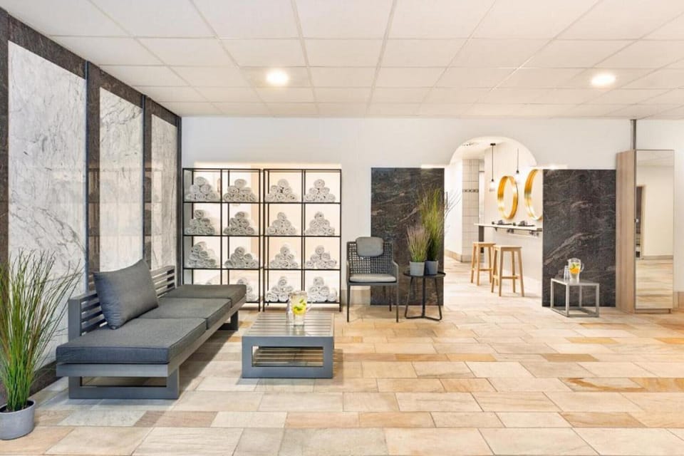 Entrance / Reception