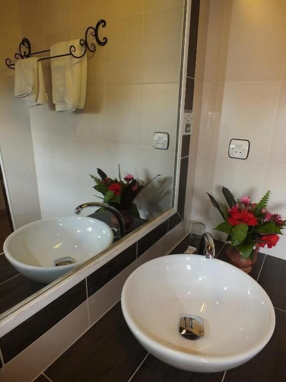Bathroom sink