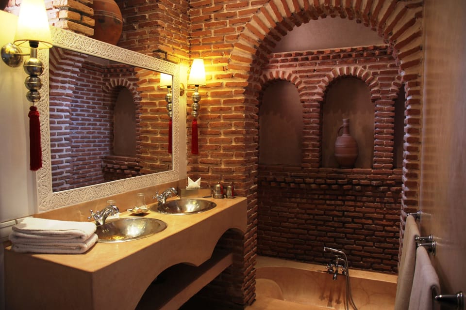 Deluxe Double or Twin Room | Bathroom | Designer toiletries, hair dryer, bathrobes, slippers