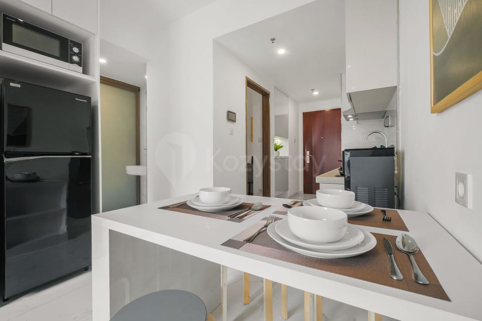 Apartment, 2 Bedrooms, Balcony, City View | Dining room