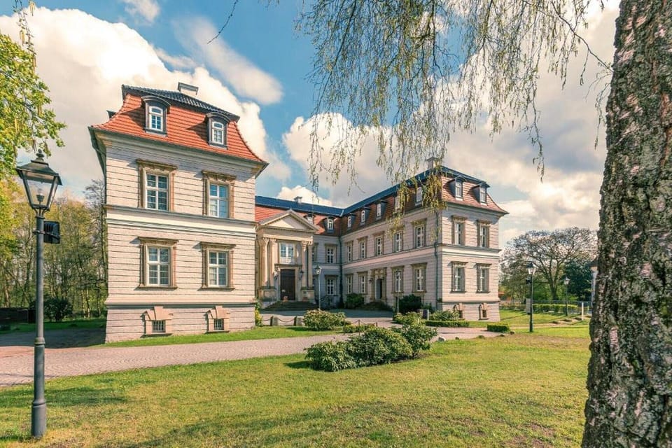 Hotel Exterior [summer]