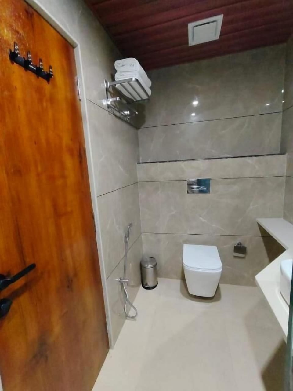 Luxury Double Room, Balcony | Bathroom | Shower, free toiletries, hair dryer, soap