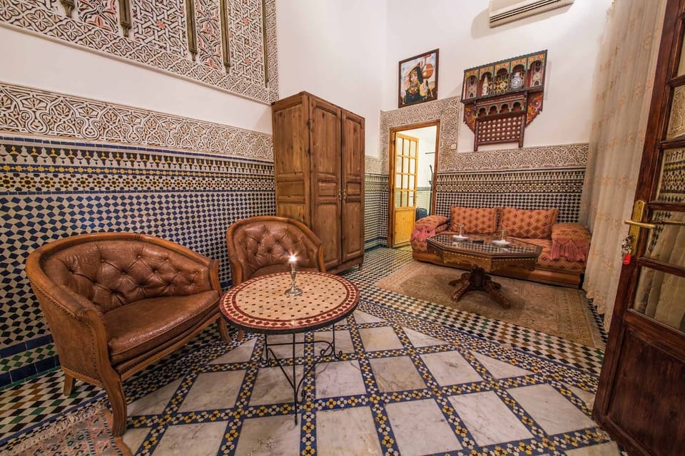Honeymoon Suite (El Mederssa) | Living area | Heated floors