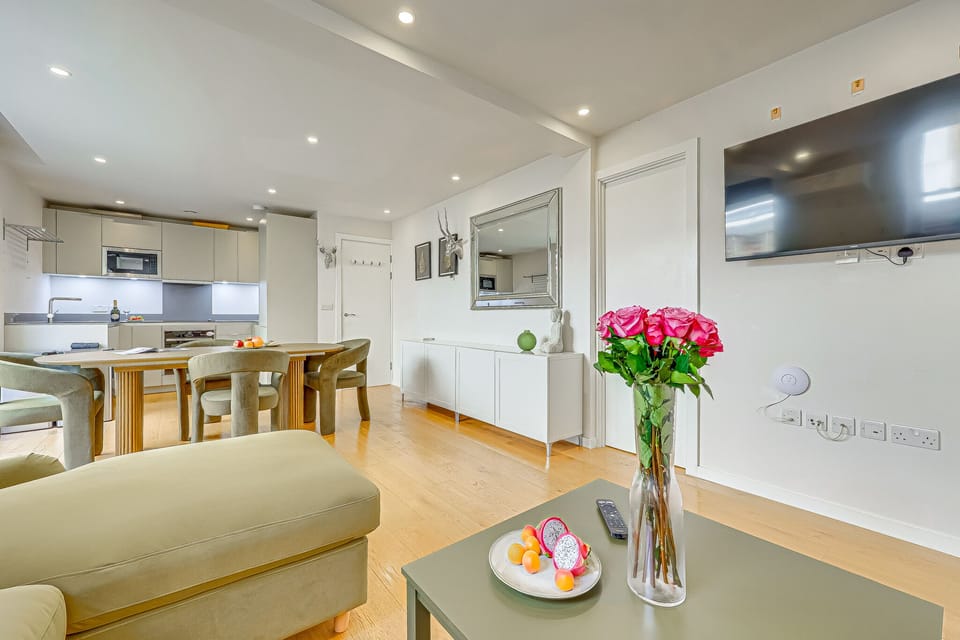 Luxury Apartment, 1 Bedroom (One-Bedroom) | Soundproofing, iron/ironing board, WiFi (free)