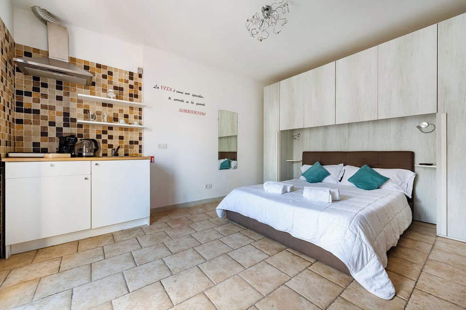 Family Townhome, 3 Bedrooms, Balcony (Helios Home) | Private kitchenette