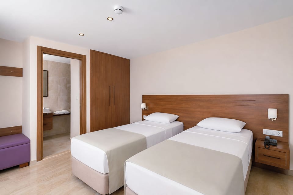 Standard Twin Room, Balcony, Sea View | Premium bedding, minibar (some free items), desk, WiFi (free)