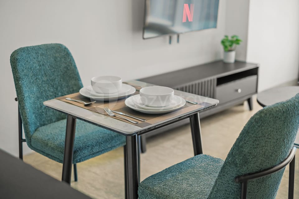 Apartment, 1 Bedroom, City View | Dining room