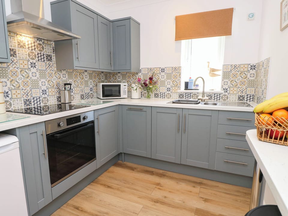 Dishwasher, cookware/dishes/utensils
